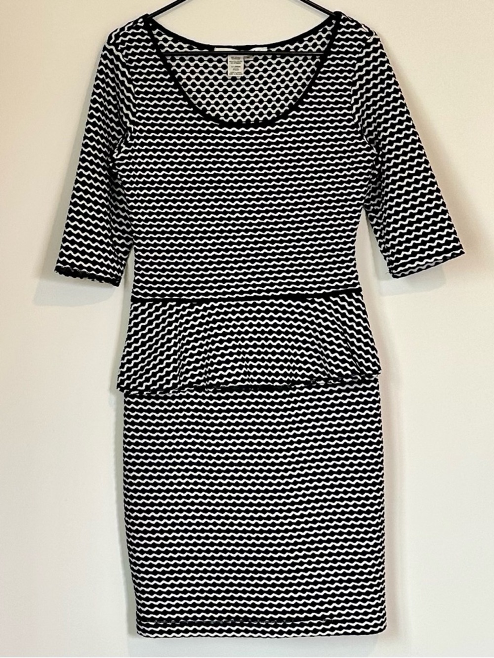 Max Studio Black & White Textured Peplum Dress - Size: Medium - Picture 2 of 6